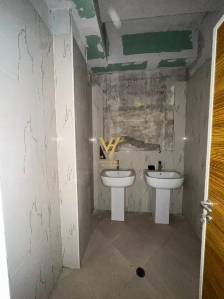 Tirane, jepet me qera ambjent biznesi Kati 0, 750 m² 2.150 € (AUTOSTRADA TIRANE-DURRES)