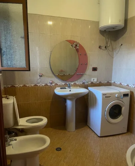 Tirane, jepet me qera apartament 2+1 Kati 2, 110 m² 450 € (Rruga 5 Maji)