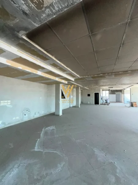 Tirane, jepet me qera ambjent biznesi Kati 0, 750 m² 2.150 € (AUTOSTRADA TIRANE-DURRES)