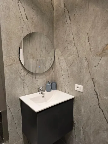 Tirane, jepet me qera apartament Studio Kati 4, 25 m² 400 € (Perball OSLO brryli)