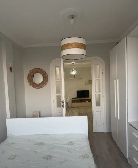 Tirane, jepet me qera apartament 1+1 Kati 4, 50 m² 500 € (Brryli)
