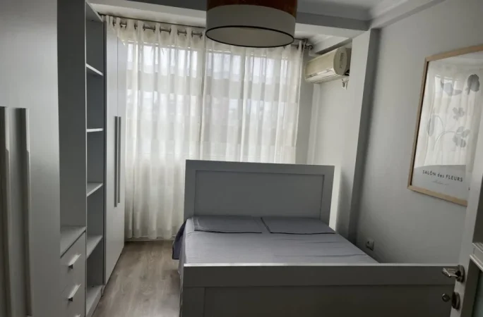 Tirane, jepet me qera apartament 1+1 Kati 4, 50 m² 500 € (Brryli)
