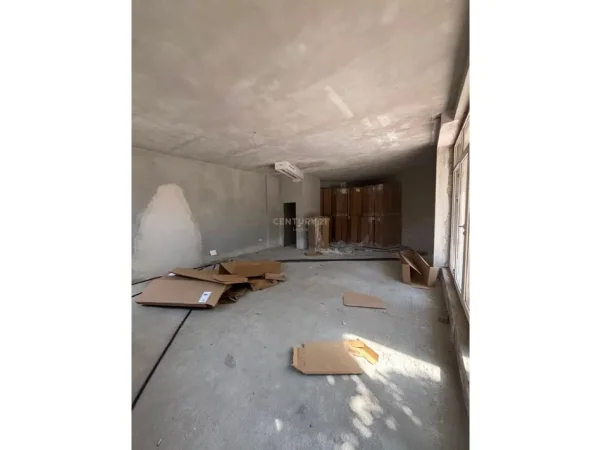 shitet ambjent biznesi Kati 1, 79 m² 125.000 € (Kompleksi Rafaelo)