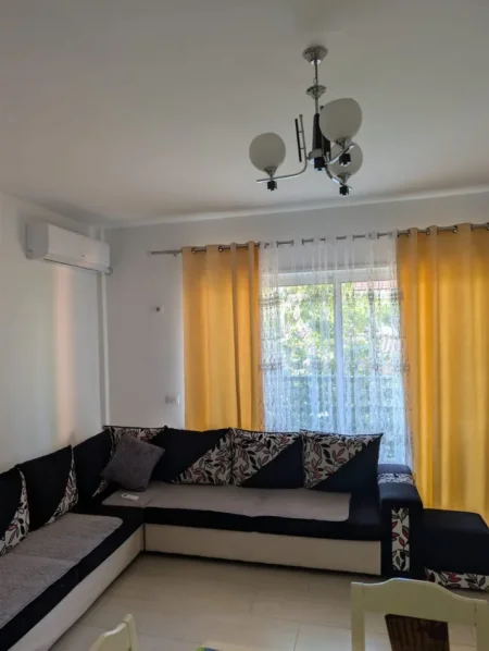 Tirane, jepet me qera apartament 1+1 Kati 1, 65 m² 400 € (Rruga 5 Maji)
