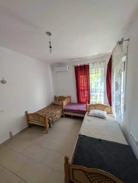 Tirane, jepet me qera apartament 1+1 Kati 1, 65 m² 400 € (Rruga 5 Maji)