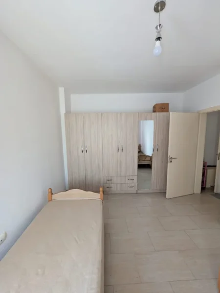 Tirane, jepet me qera apartament 1+1 Kati 1, 65 m² 400 € (Rruga 5 Maji)