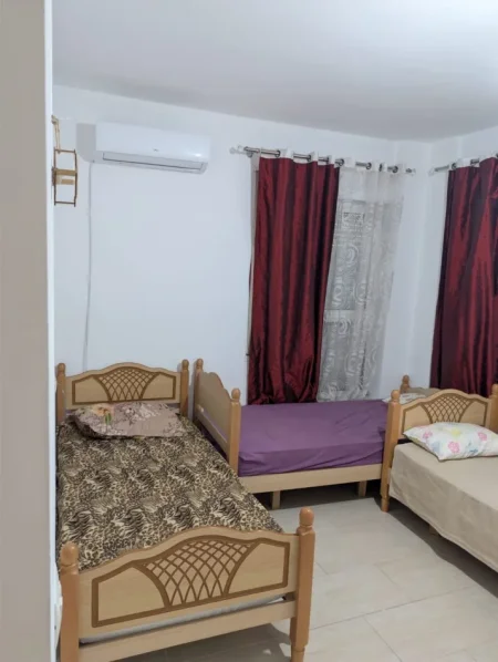 Tirane, jepet me qera apartament 1+1 Kati 1, 65 m² 400 € (Rruga 5 Maji)