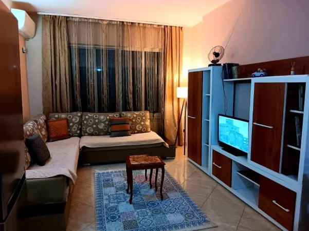 Tirane, jepet me qera apartament 1+1 Kati 4, 73 m² 600 € (RRUGA E KAVAJES)