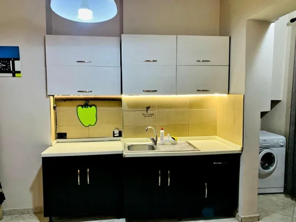 Tirane, jepet me qera apartament 1+1 Kati 4, 73 m² 600 € (RRUGA E KAVAJES)