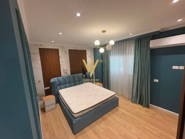 Tirane, jepet me qera apartament 2+1+Ballkon Kati 3, 124 m² 900 € (FARKE)