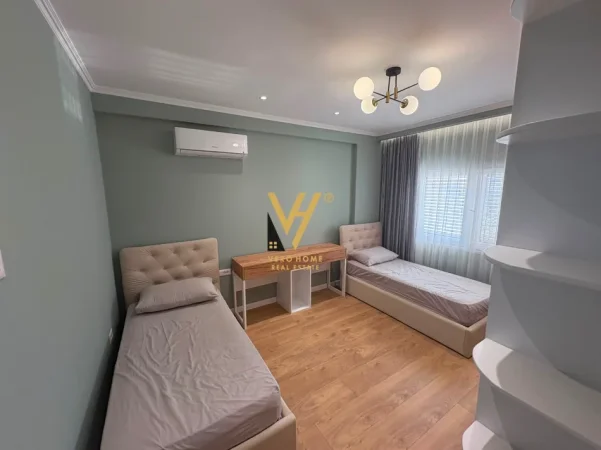 Tirane, jepet me qera apartament 2+1+Ballkon Kati 3, 124 m² 900 € (FARKE)