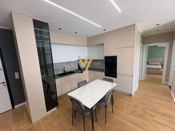 Tirane, jepet me qera apartament 2+1+Ballkon Kati 3, 124 m² 900 € (FARKE)
