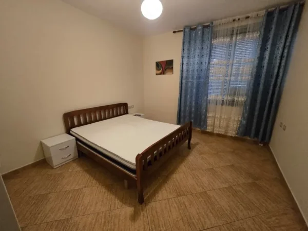 Tirane, jepet me qera apartament 2+1+Ballkon Kati 5, 105 m² 750 € (Rruga e Kosovareve)