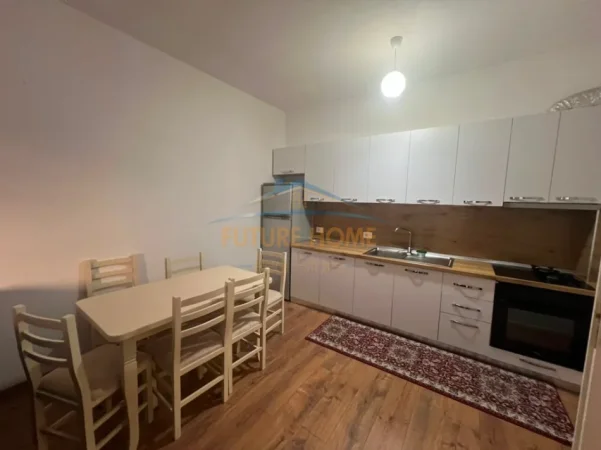 Tirane, jepet me qera apartament 1+1+Ballkon Kati 3, 81 m² 450 € (kamez)