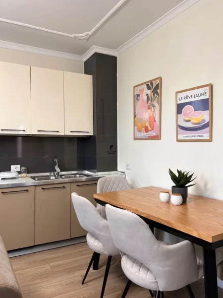Tirane, jepet me qera apartament 3+1 Kati 3, 100 m² 1.200 € (VASIL SHANTO)