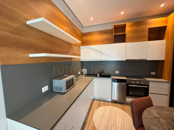 jap me qera apartament 2+1+Ballkon Kati 8, 96 m² 1.300 € (RRUGA E KAVAJES)