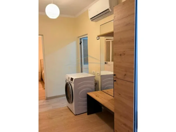 Durres, jepet me qera apartament 1+1+Aneks+Ballkon Kati 4, 420 € (Rruga Egnatia Durres)