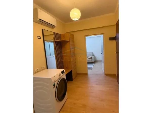 Durres, jepet me qera apartament 1+1+Aneks+Ballkon Kati 4, 420 € (Rruga Egnatia Durres)