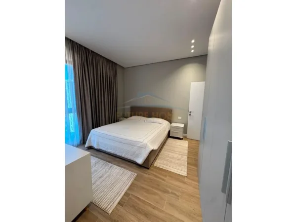 Tirane, jepet me qera apartament 2+1 Kati 3, 96 m² 1.300 € (Square 21, Rruga e Kavajës)
