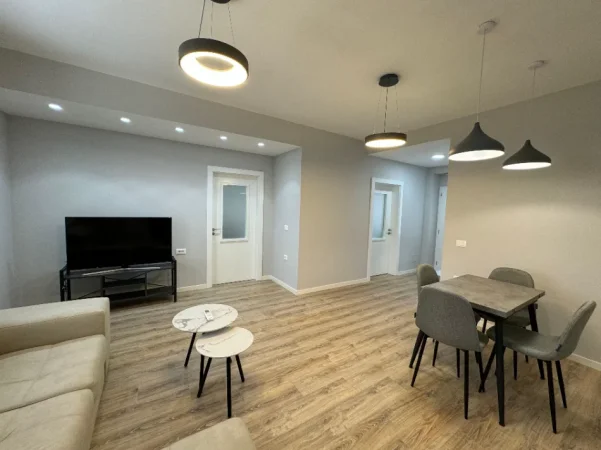 Tirane, jepet me qera apartament 2+1+Aneks+Ballkon Kati 2, 75 m² 750 € (bulevardi zogu i pare)