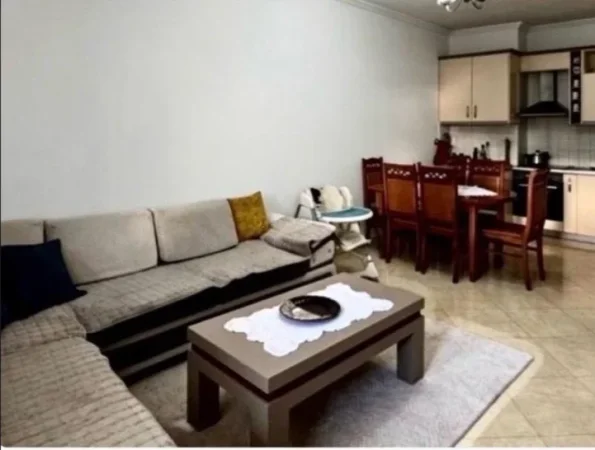 Tirane, jepet me qera apartament 2+1+Ballkon Kati 2, 117 m² 400 € 