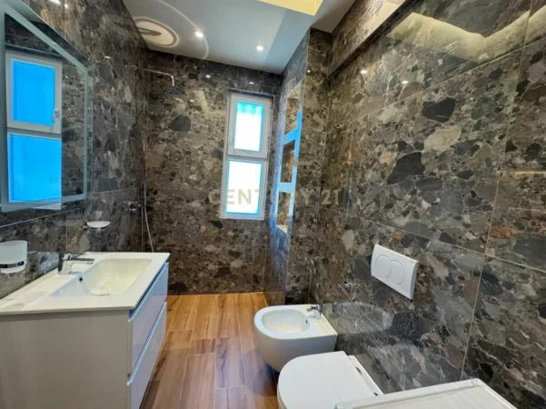 Tirane, jepet me qera apartament 2+1 Kati 3, 100 m² 700 € (Rruga Bardhyl)