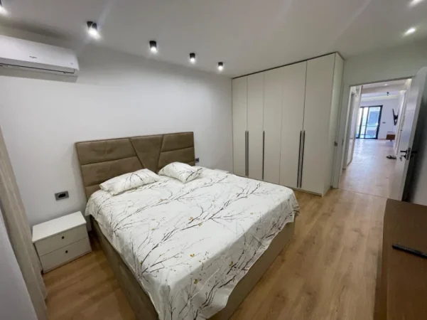 Tirane, jepet me qera apartament 1+1+Ballkon Kati 3, 83 m² 700 € (Kodra e Diellit)