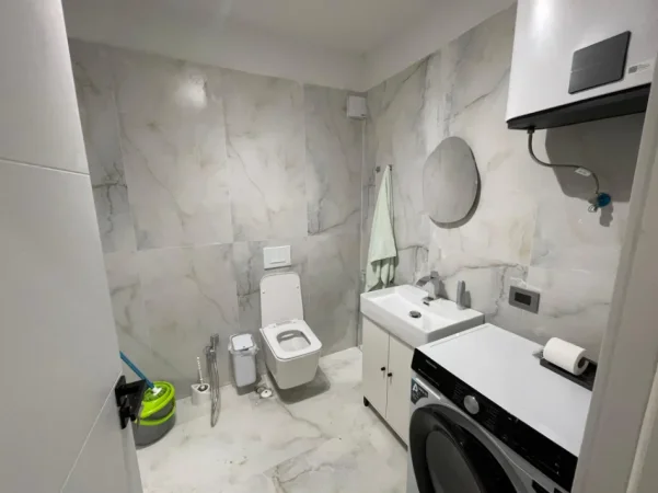 Tirane, jepet me qera apartament 1+1+Ballkon Kati 3, 83 m² 700 € (Kodra e Diellit)
