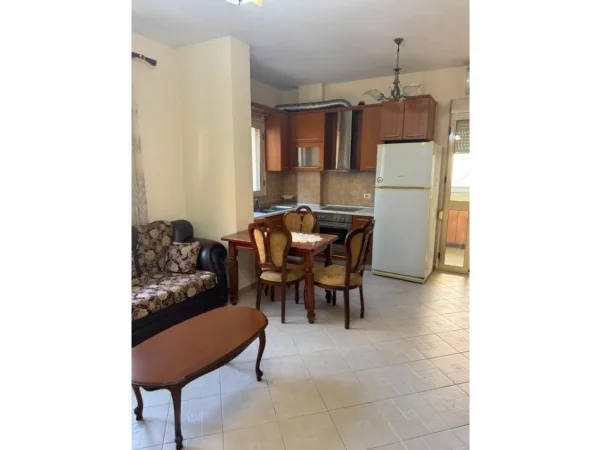 Tirane, jepet me qera apartament 1+1 Kati 2, 70 m² 450 € (Ministria e Jashtme)