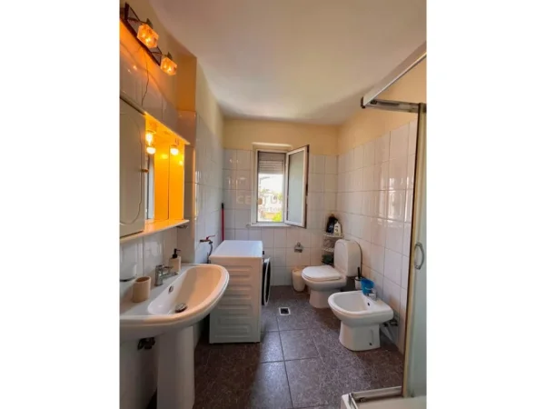 Tirane, shes apartament 1+1 Kati 4, 57 m² 140.000 € (Medreseja)