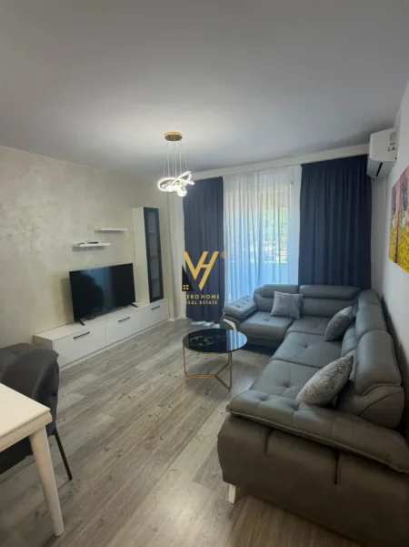 Tirane, jepet me qera apartament 1+1+Ballkon Kati 10, 77 m² 520 € (YZBERISHT)