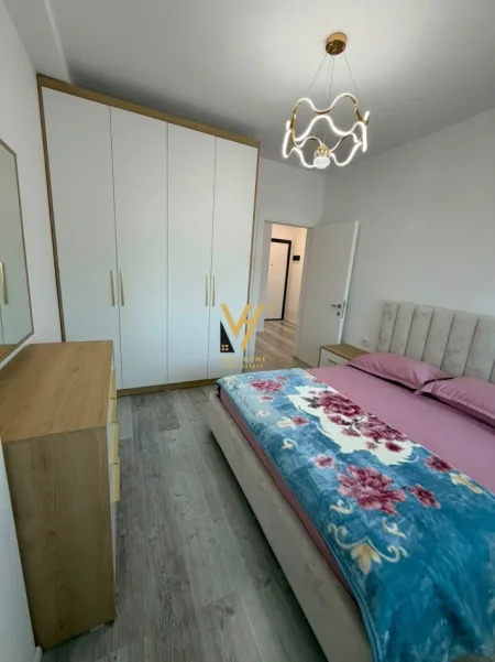 Tirane, jepet me qera apartament 1+1+Ballkon Kati 10, 77 m² 520 € (YZBERISHT)