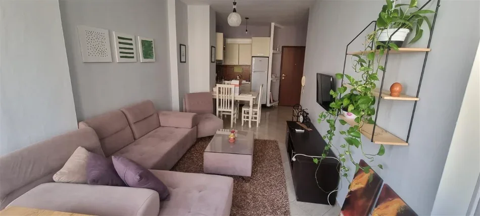 Tirane, jepet me qera apartament 1+1+Ballkon Kati 5, 60 m² 550 € (Rruga 4 Deshmoret)