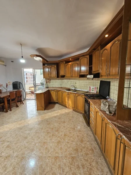Tirane, jepet me qera apartament 2+1 Kati 9, 100 m² (rruga dritan hoxha)