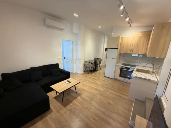 Tirane, jepet me qera apartament 1+1 Kati 7, 48 m² 600 € (Deliorgji)