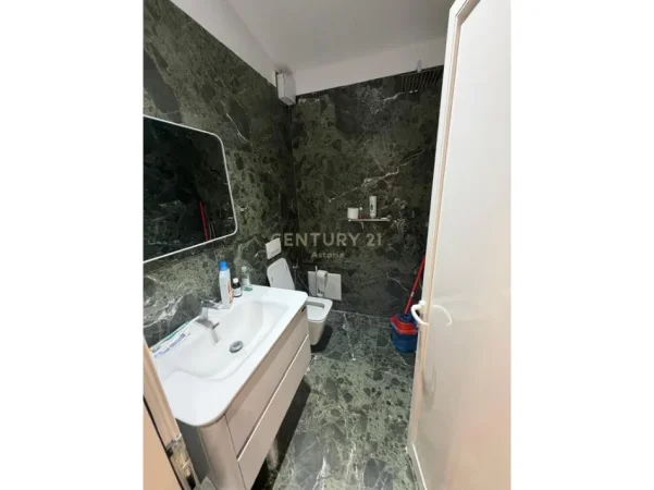 Tirane, jepet me qera apartament 1+1 Kati 7, 48 m² 600 € (Deliorgji)
