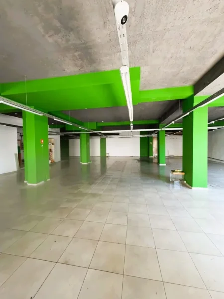Tirane, jepet me qera ambjent biznesi Kati 0, 500 m² 3.500 € (Kodra e Diellit)