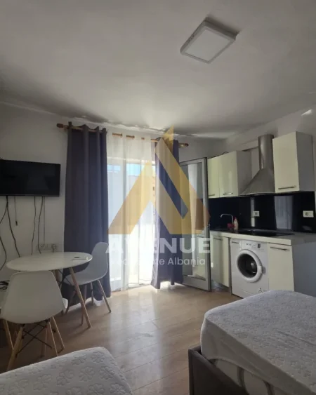 Tirane, jepet me qera garsonier 1+1 Kati 4, 38 m² 440 € (KRYQËZIM 21 DHJETORIT)