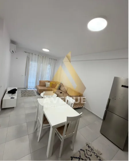 Tirane, jepet me qera apartament 2+1 Kati 5, 80 m² 600 € (KOMPLEKSI GOLDEN, PËRBALLË AMERIKAN 3, TIRANË)