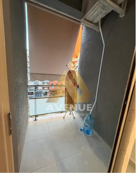 Tirane, jepet me qera apartament 2+1 Kati 5, 80 m² 600 € (KOMPLEKSI GOLDEN, PËRBALLË AMERIKAN 3, TIRANË)