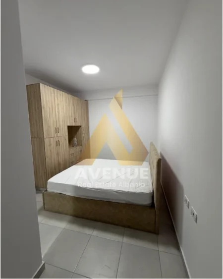 Tirane, jepet me qera apartament 2+1 Kati 5, 80 m² 600 € (KOMPLEKSI GOLDEN, PËRBALLË AMERIKAN 3, TIRANË)