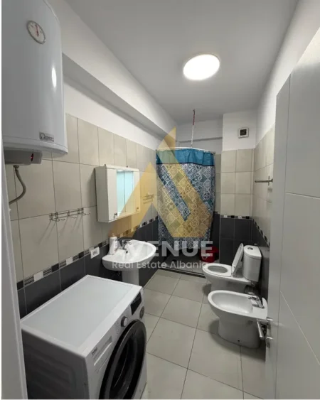 Tirane, jepet me qera apartament 2+1 Kati 5, 80 m² 600 € (KOMPLEKSI GOLDEN, PËRBALLË AMERIKAN 3, TIRANË)