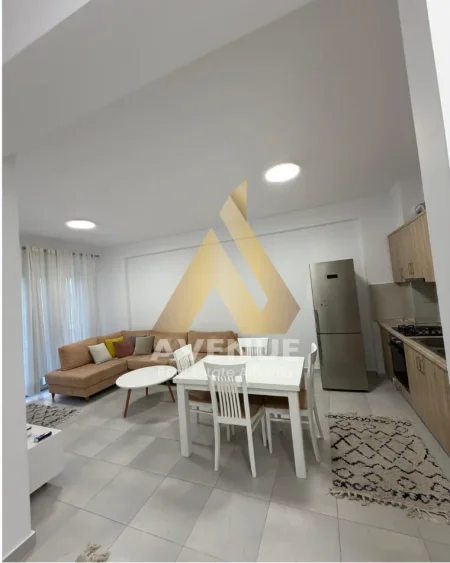 Tirane, jepet me qera apartament 2+1 Kati 5, 80 m² 600 € (KOMPLEKSI GOLDEN, PËRBALLË AMERIKAN 3, TIRANË)