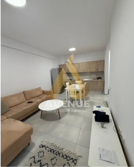 Tirane, jepet me qera apartament 2+1 Kati 5, 80 m² 600 € (KOMPLEKSI GOLDEN, PËRBALLË AMERIKAN 3, TIRANË)