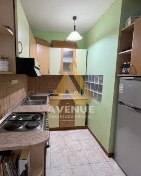 Tirane, jepet me qera apartament 1+1 Kati 4, 50 m² 550 € (MYSLYM SHYRI, PRANE BIG MARKET, TIRANË)