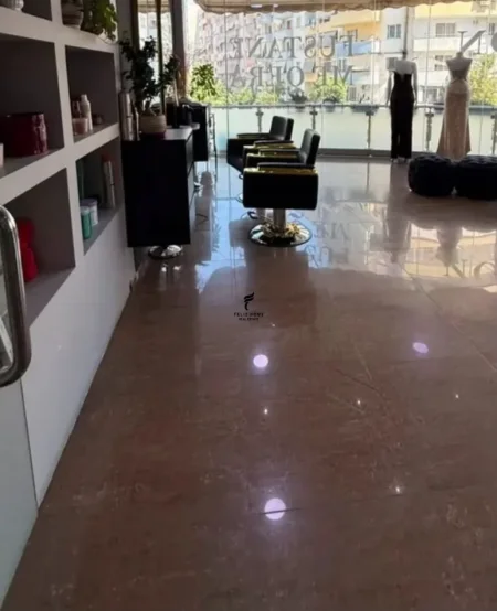 Tirane, jepet me qera dyqan Kati 1, 50 m² 600 € (ASTIR)