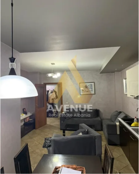 Tirane, jepet me qera apartament 2+1 Kati 5, 75 m² 600 € (RRUGA E KAVAJËS, PRANË SQUARE 21 DHJETORI, TIRANE)