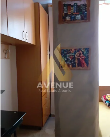 Tirane, jepet me qera apartament 2+1 Kati 5, 75 m² 600 € (RRUGA E KAVAJËS, PRANË SQUARE 21 DHJETORI, TIRANE)