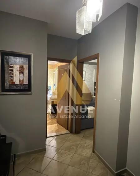 Tirane, jepet me qera apartament 2+1 Kati 5, 75 m² 600 € (RRUGA E KAVAJËS, PRANË SQUARE 21 DHJETORI, TIRANE)