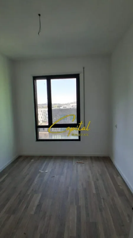 Tirane, jepet me qera apartament 2+1 Kati 5, 100 m² 500 € (5 MAJI)